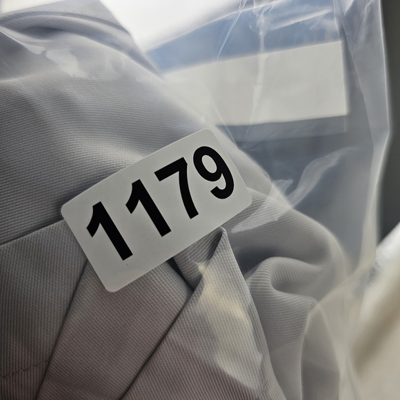 Peter Millar shorts golf wicking great size 40 performance flaw see pic 2. Offer - Picture 8 of 8